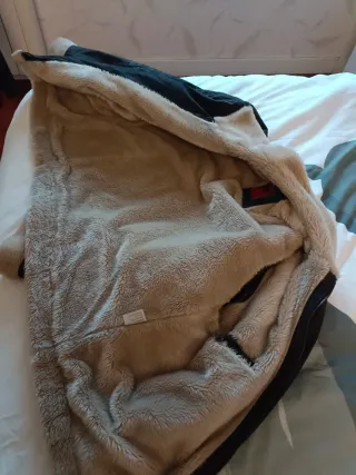 Chaqueta de piel marrón con forro beige