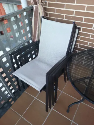 Mesa de exterior cristal y metal Y regalo sillas