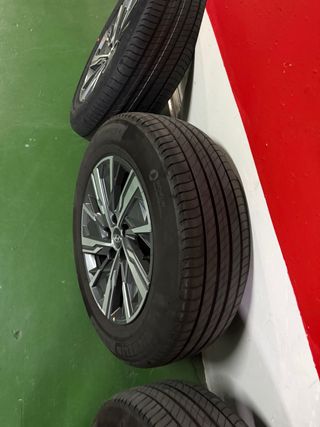 Llantas Originales Hyundai Tucson NX4 215/65 R17