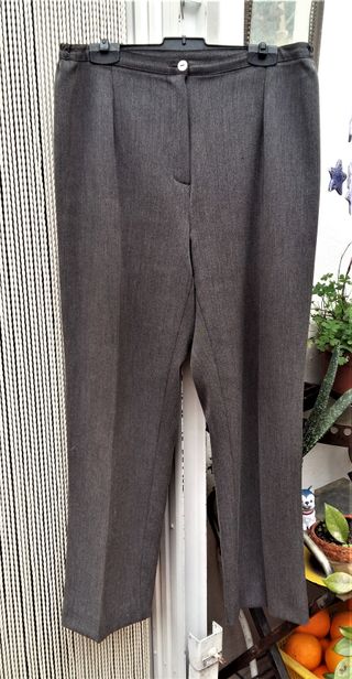 Pantalón gris tela Talla 42