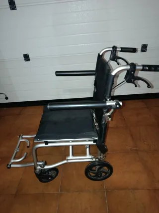Silla de ruedas plegable EXTRA ESTRECHA