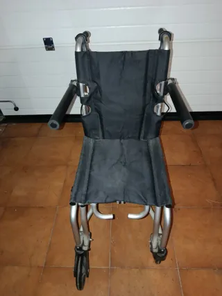 Silla de ruedas plegable EXTRA ESTRECHA