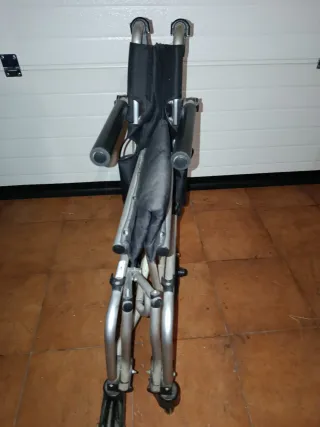 Silla de ruedas plegable EXTRA ESTRECHA