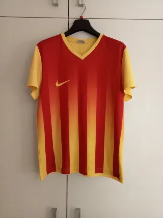 Maglietta Nike XL a righe rosse e gialle