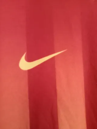 Maglietta Nike XL a righe rosse e gialle