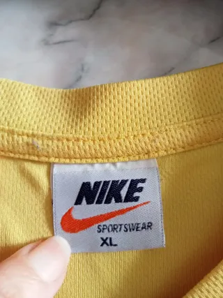 Maglietta Nike XL a righe rosse e gialle