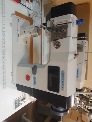 Máquina de coser Refrey electrónica