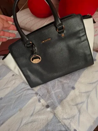 Bolso de mano negro y blanco