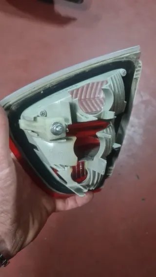 Juego pilotos porton maletero BMW Serie 3 E90