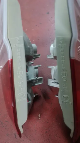 Juego pilotos porton maletero BMW Serie 3 E90