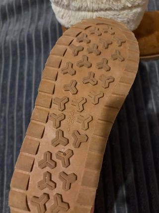 Botas de pelo marrones y beige