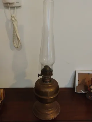 Lámpara de aceite antigua de latón