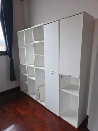 Estanterías blancas modulares