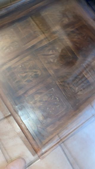 Mesa de madera teca tallada con cristal