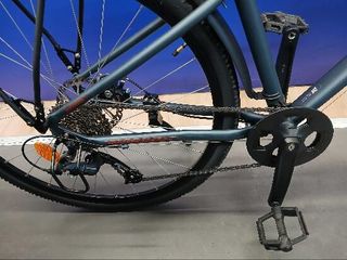 Bicicleta de trekking 28 pulgadas aluminio monoplato 9V