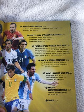 Libros grandes de consulta fútbol viajes