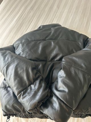 Cazadora Zara efecto piel negra