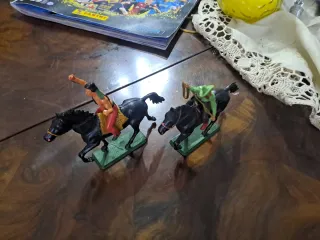 Soldatini Britains e Starlux 23 pezzi totali 23