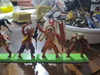 Soldatini Britains e Starlux 23 pezzi totali 23