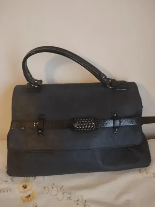 Borsa a mano nera con fibbia