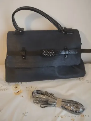 Borsa a mano nera con fibbia