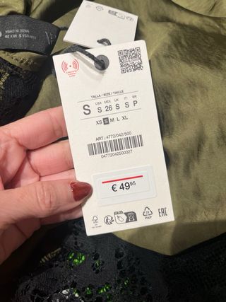 VIRAL. Vestido Zara satén con encaje negro
