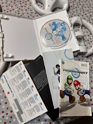 Mario Kart Wii + 5 Volantes Wii