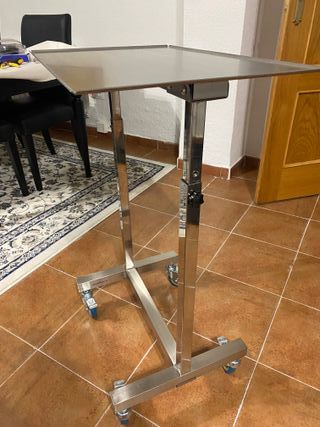 MESA EN ACERO INOX REGULABLE EN ALTURA CON RUEDAS