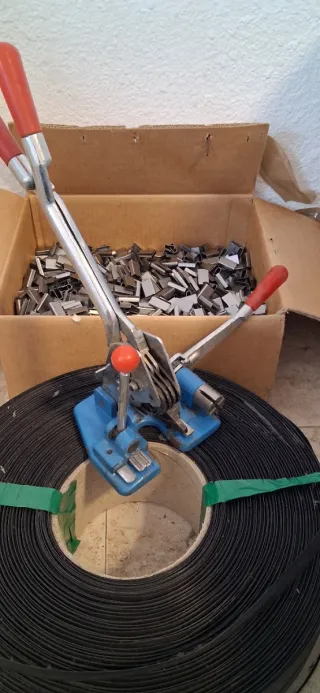 Kit flejado manual con flejes y grapas 12 mm