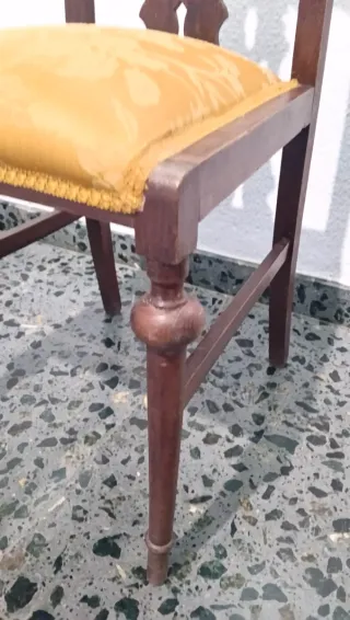 Silla antigua restaurada madera, recogida Baeza