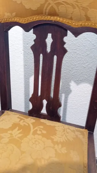 Silla antigua restaurada madera, recogida Baeza