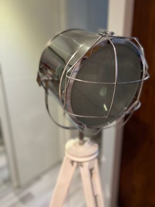 Lámpara de pie industrial blanca