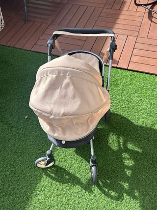 Carrito de bebé de juguete