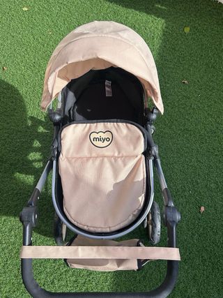 Carrito de bebé de juguete