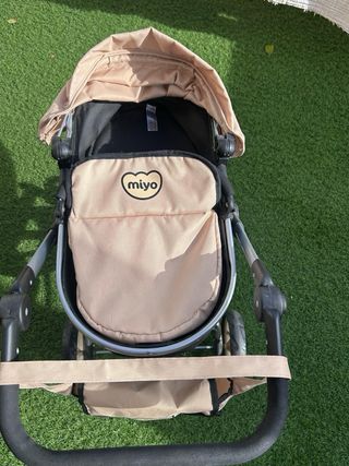 Carrito de bebé de juguete