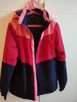 Chaqueta impermeable juvenil de invierno.