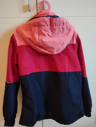 Chaqueta impermeable juvenil de invierno.