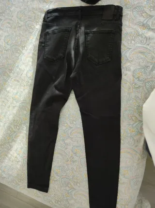 Pantalón vaquero negro Zara