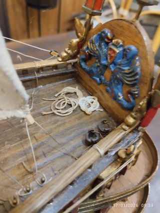 Veliero in legno fatto a mano