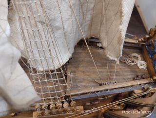 Veliero in legno fatto a mano