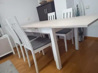 Conjunto de mesa y sillas de comedor