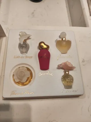Cofre Miniaturas Perfume Nina Ricci (5)