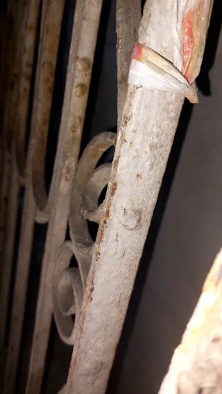 Reja antigua estilo modernista