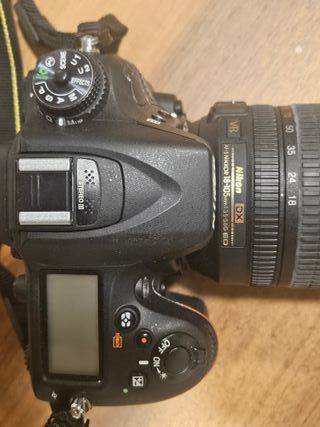 Cámara Nikon Negra con Objetivo perfecto estado