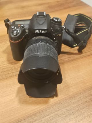 Cámara Nikon Negra con Objetivo perfecto estado