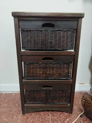 Cajonera de mimbre y madera