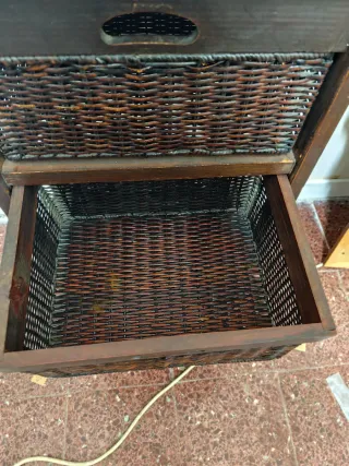 Cajonera de mimbre y madera
