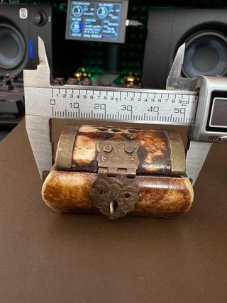 Scatola vintage in osso intagliato