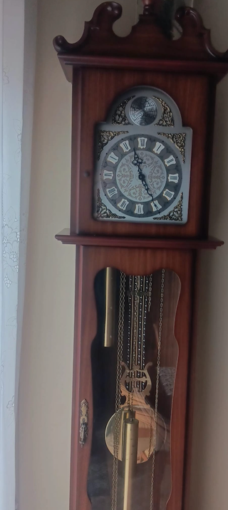 Reloj de Pie con Péndulo