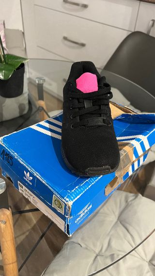 Zapatillas Adidas Negras y Rosa talla 31